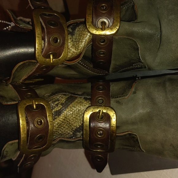 Stylish Black and Brown Buckle Boots - Picture 10 of 17